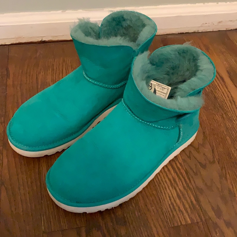 UGG Australia Mini Bailey Button. Women’s size U.S. 8. Color-Teal w/ white soles